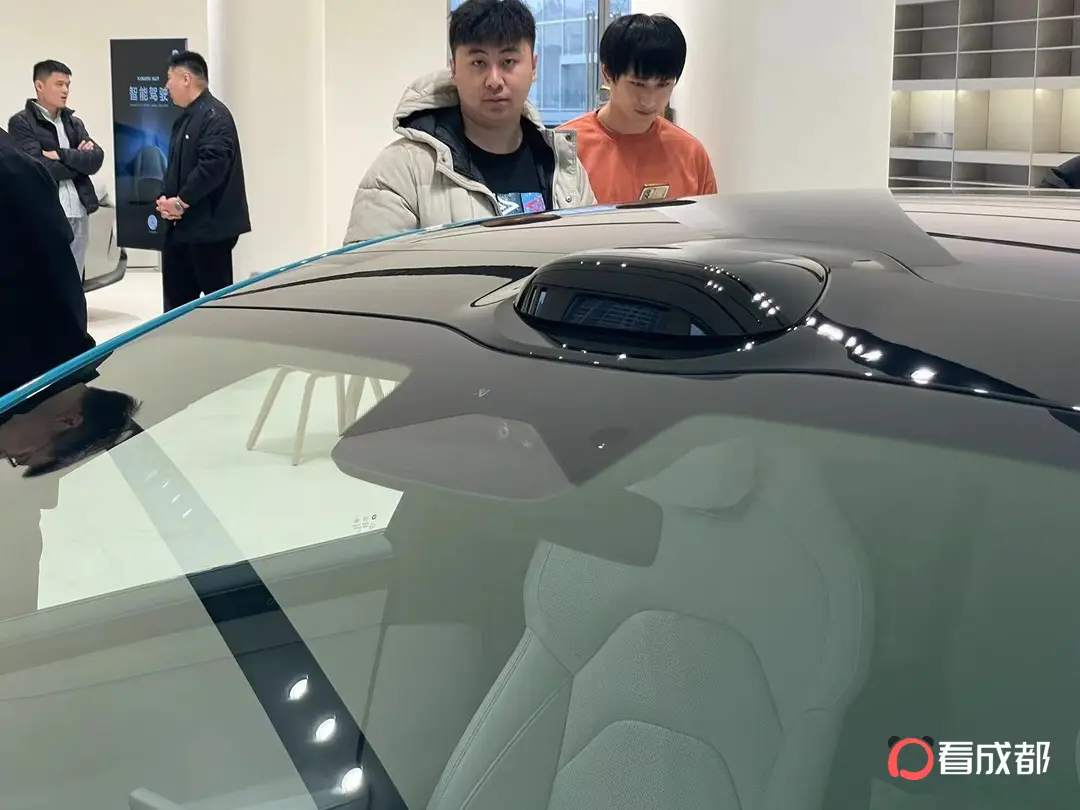 小米汽车门店开业！小米SU7展车到店！汽车小编带您实车体验！
