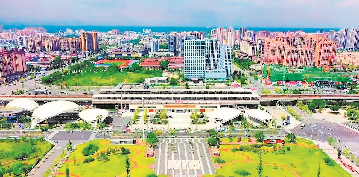 成都创新区域协调发展路径，一体推进产业集群共建