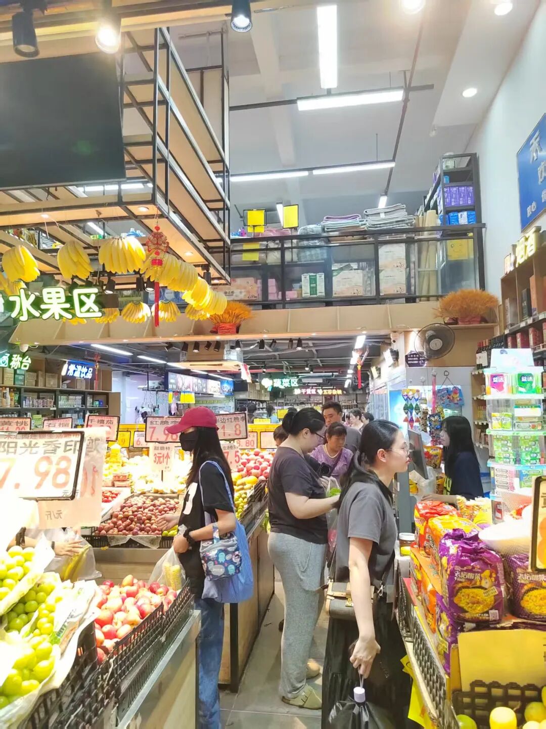 广东：全面进入临战状态，市民紧急抢购物资，部分货架已空