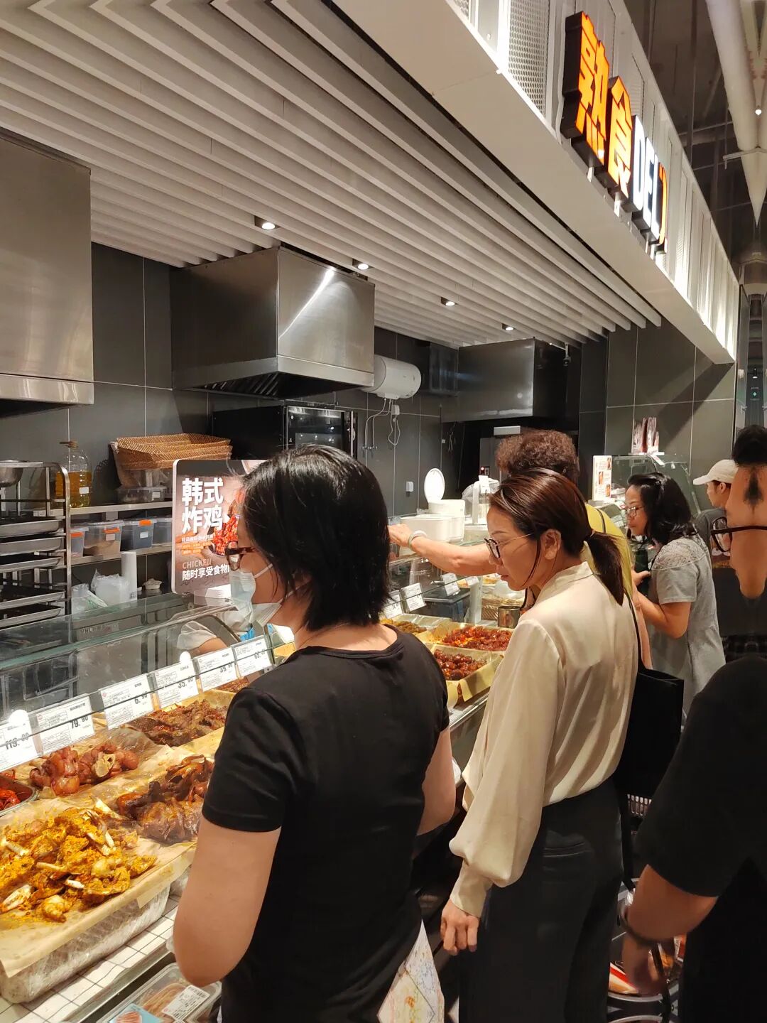 广东：全面进入临战状态，市民紧急抢购物资，部分货架已空