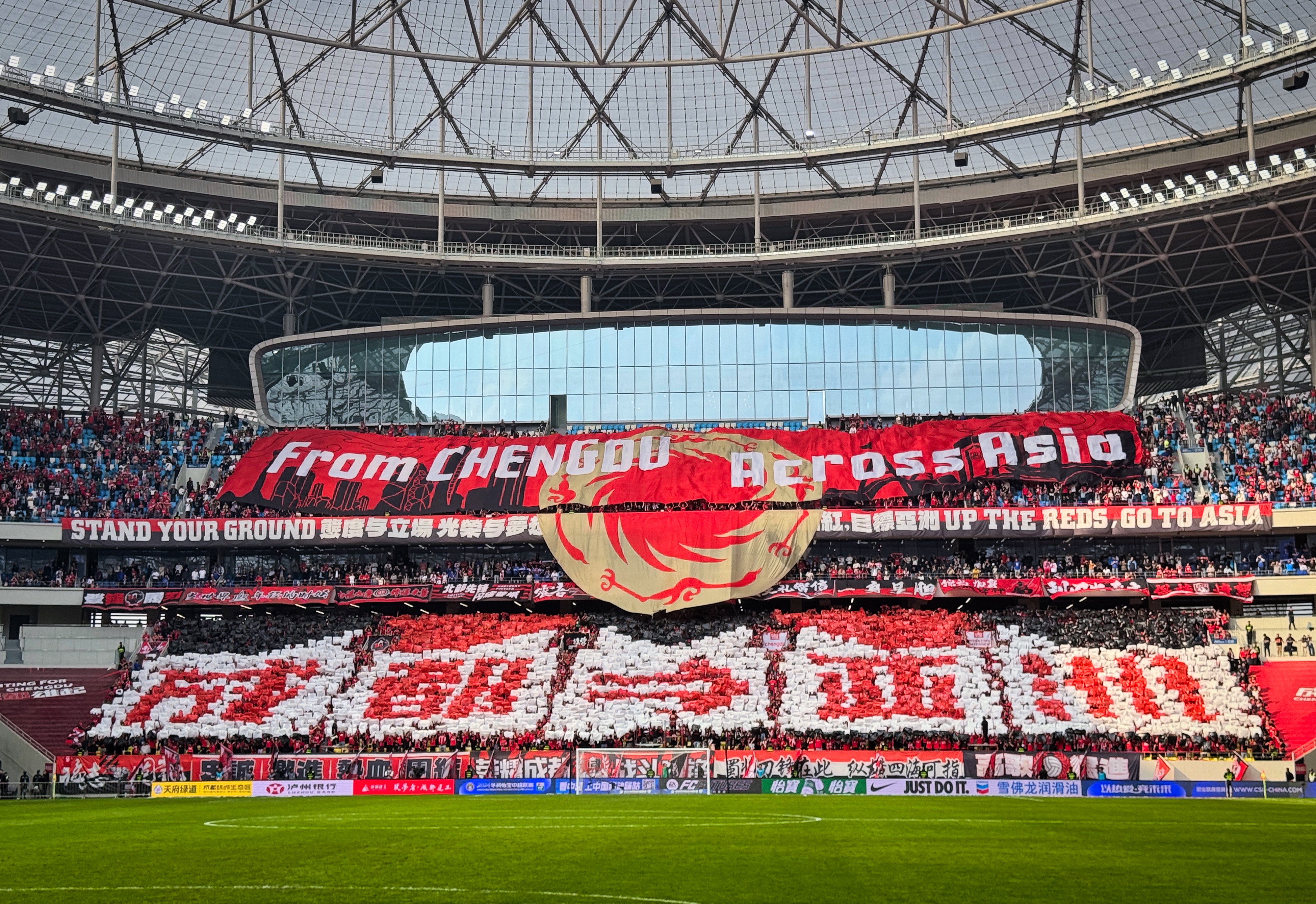 成都蓉城主场迎战马超冠军 凤凰山亚冠大型TIFO展现“热辣滚烫”