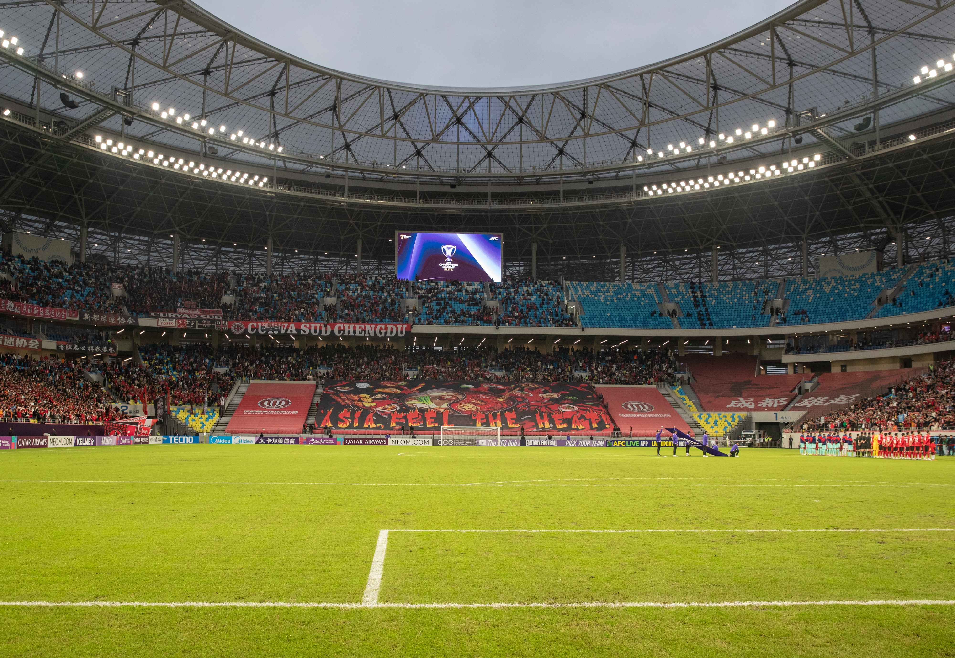 成都蓉城主场迎战马超冠军 凤凰山亚冠大型TIFO展现“热辣滚烫”