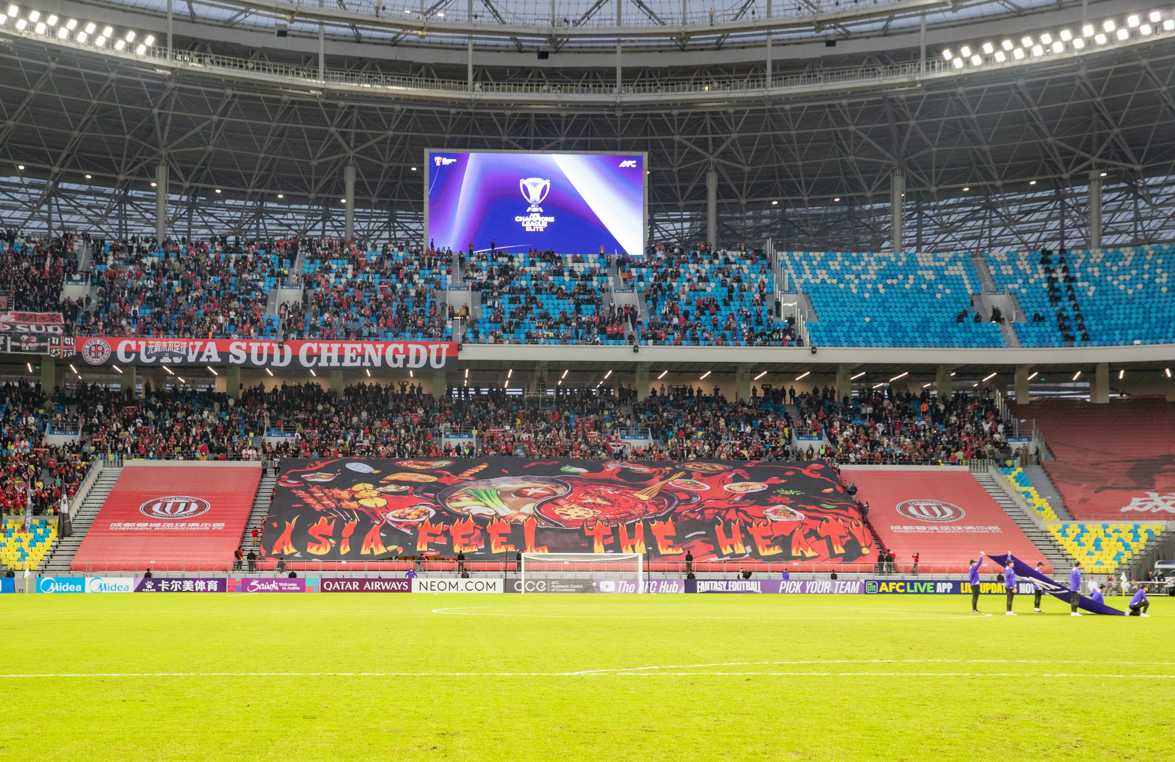 成都蓉城主场迎战马超冠军 凤凰山亚冠大型TIFO展现“热辣滚烫”