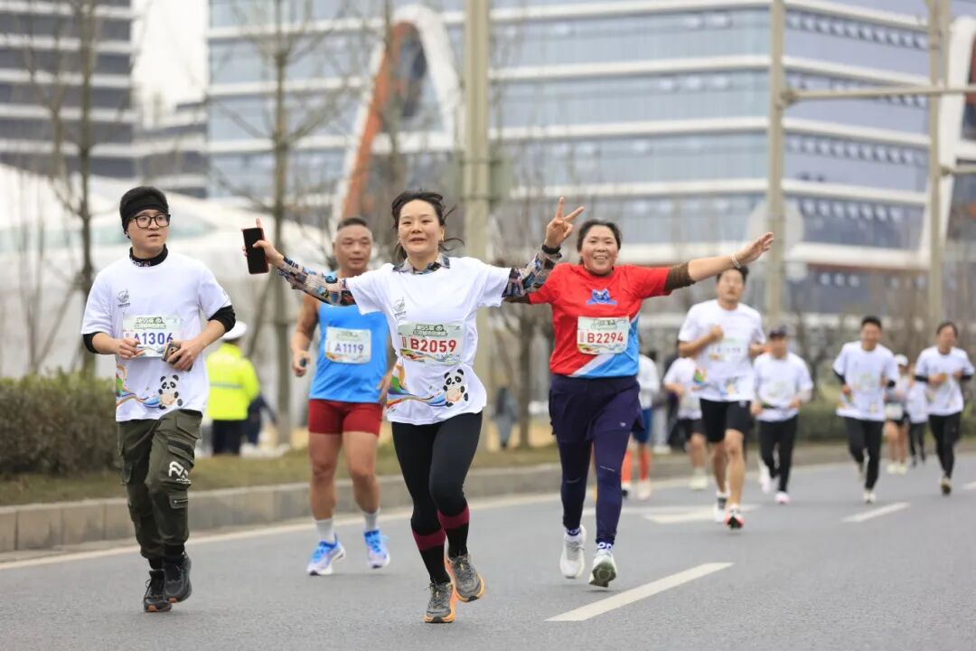 第55届公园城市健康跑在彭州开跑