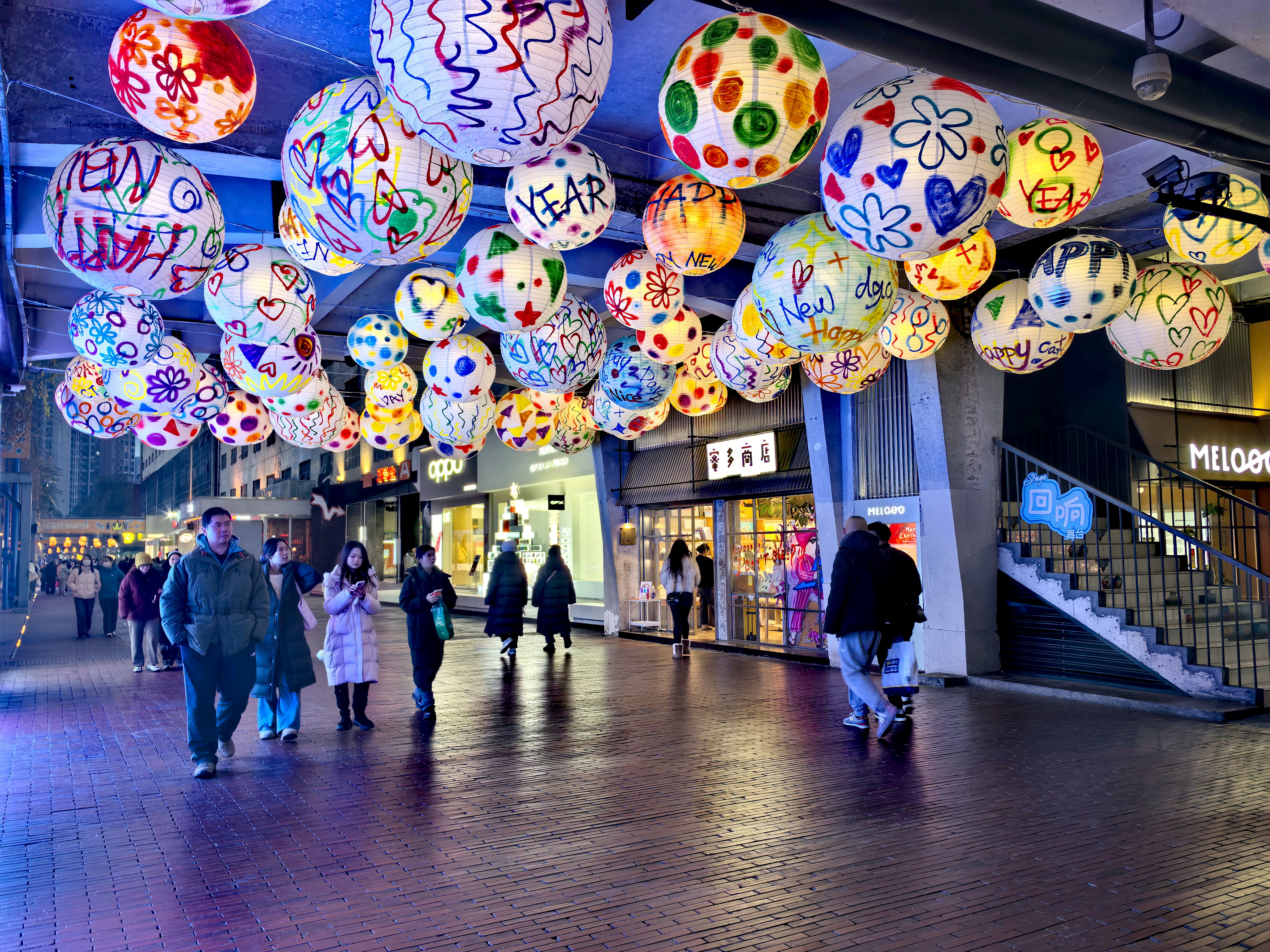 灯笼长廊迎新年 成都东郊记忆年味浓