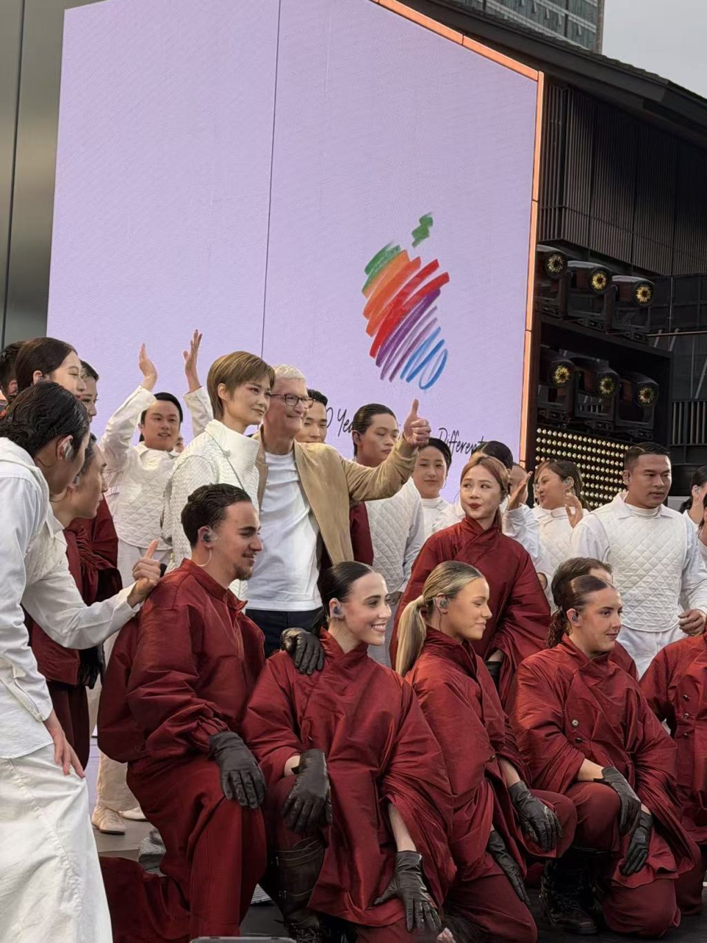 苹果CEO库克年内首次访华，现身成都参加苹果50周年庆典